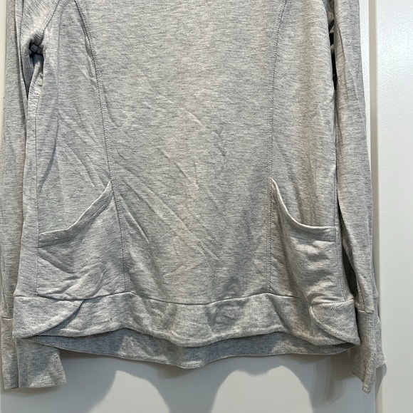 Yogalicious grey long sleeve pullover with thumb holes size medium. - Picture 2 of 6